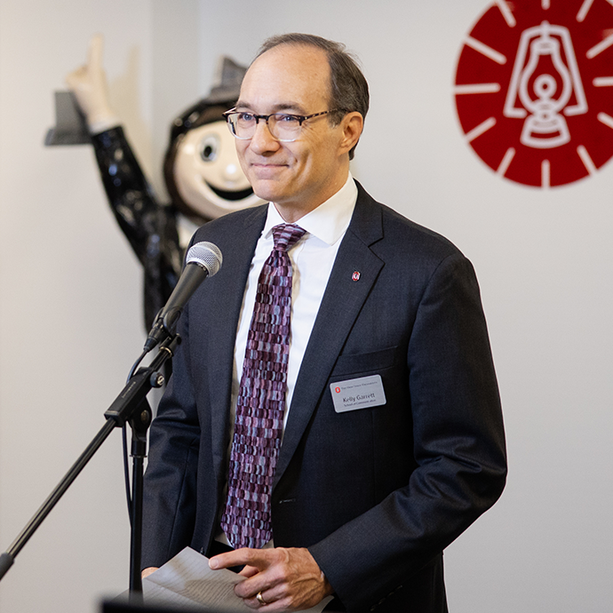 Kelly Garrett at a microphone in The Lantern newsroom