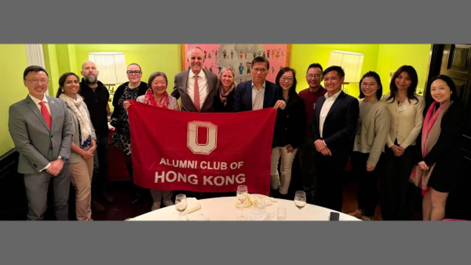 Dean Horn poses with Asia Society alumni at dinner