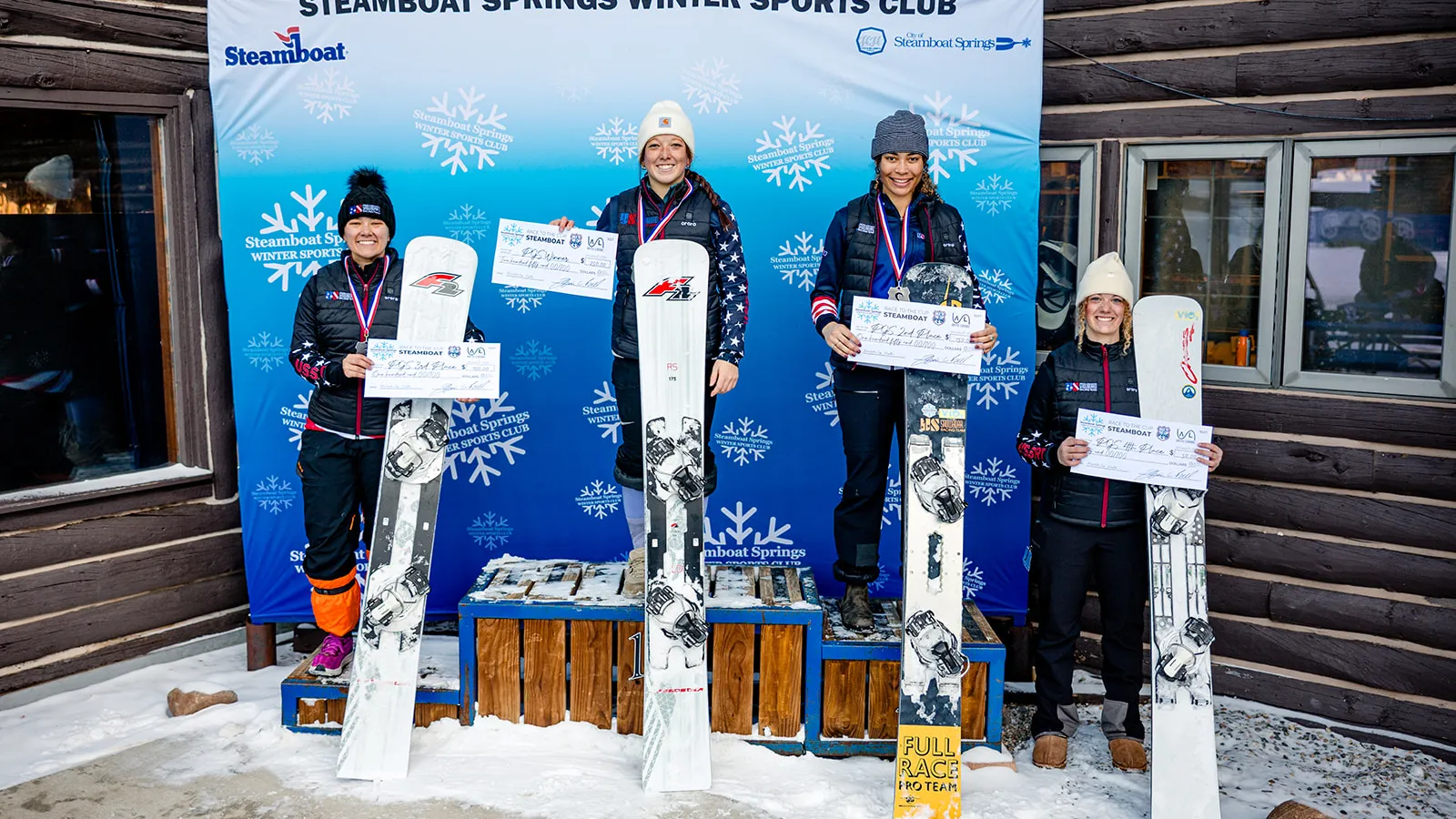 Akina Kizuka accepts snowboarding award