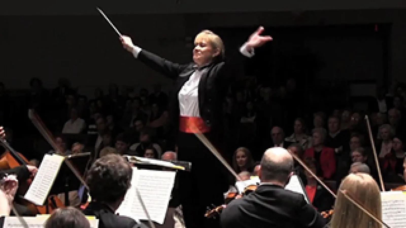 Miriam Burns conducting the Ohio State Symphony Orchestra