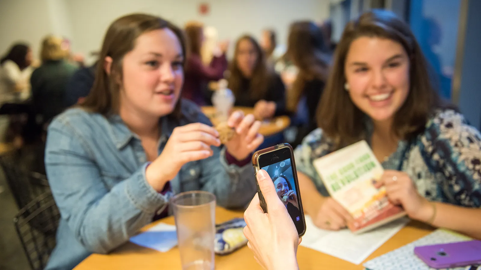 Students eating at Heirloom Cafe