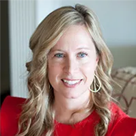 Holly Bohart's headshot