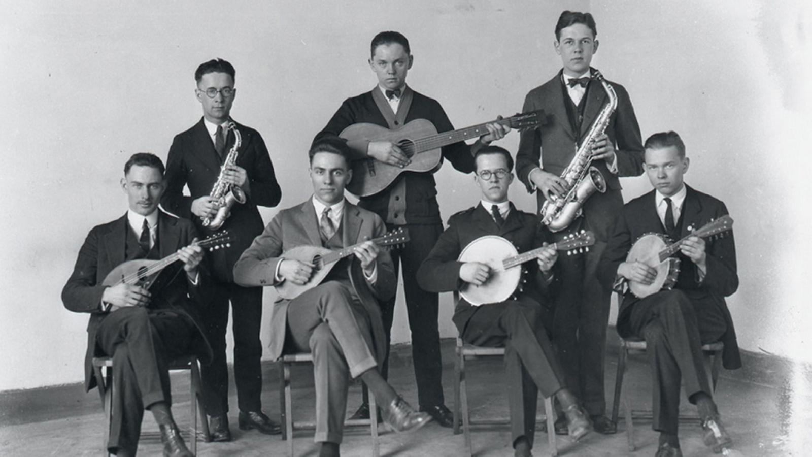 A group of students all playing the mandolin