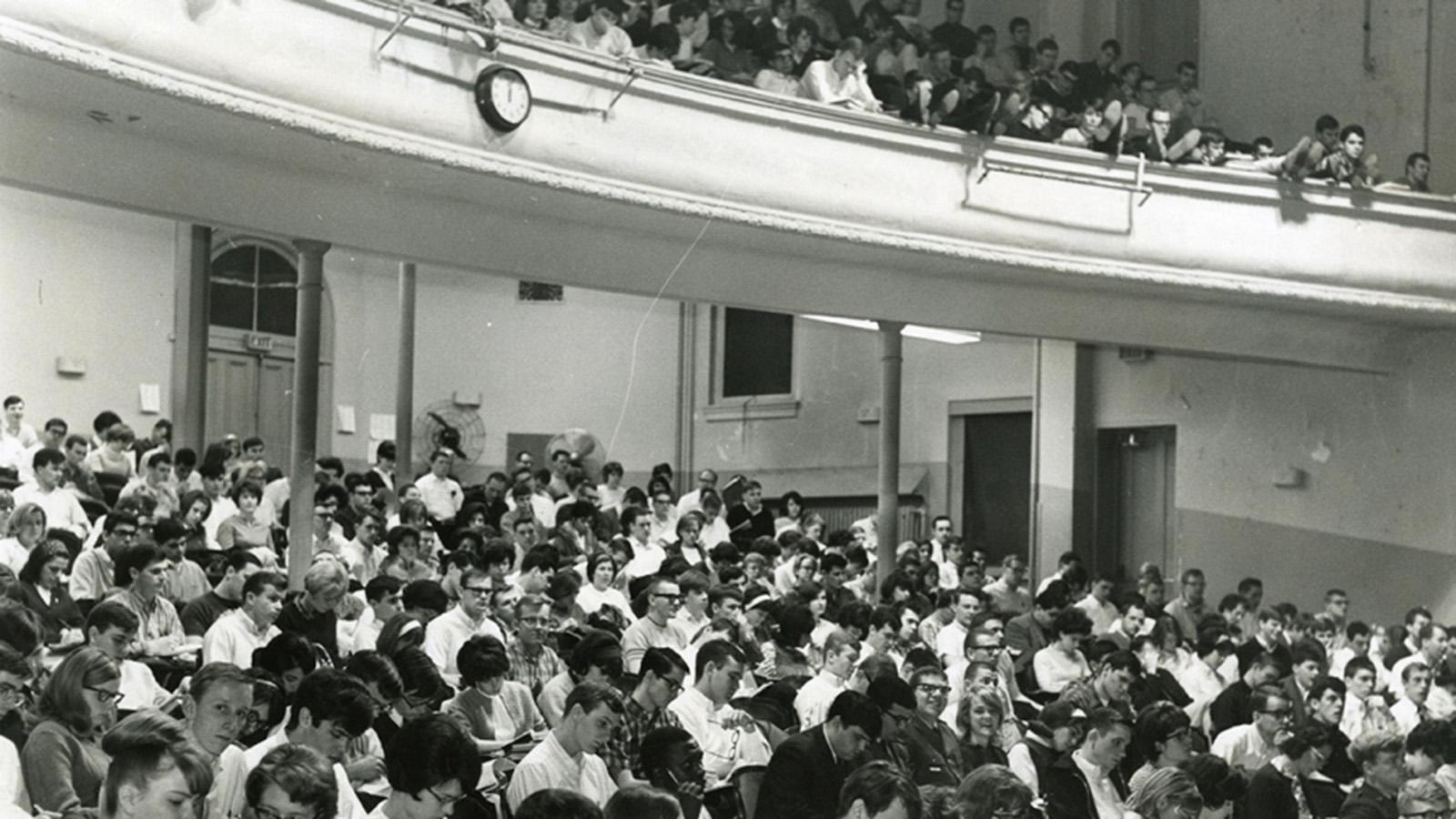 A very crowded University Hall lecture